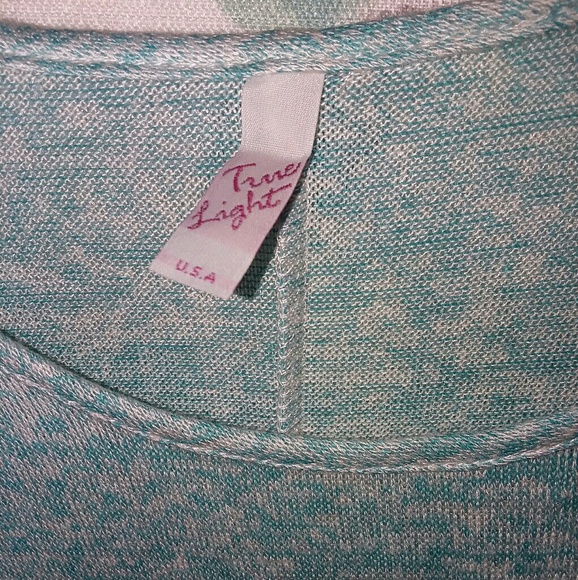 🌼True Light🌼High low long sleeve top - Picture 6 of 6